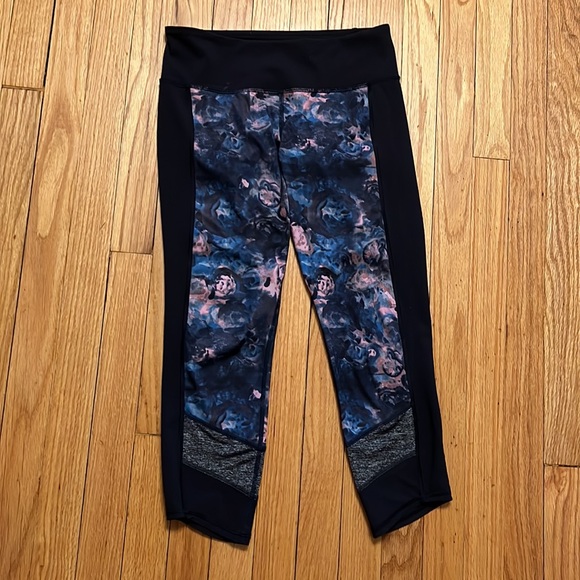 Lululemon size M leggings - Picture 2 of 4